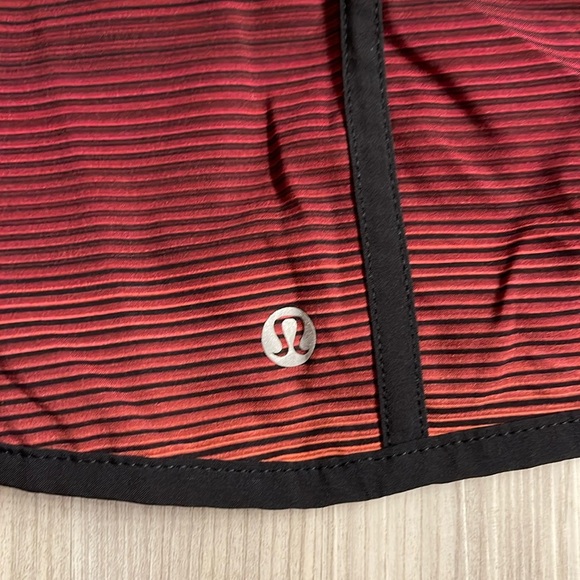 Lululemon Women’s Shorts, Size 12 - Picture 6 of 13